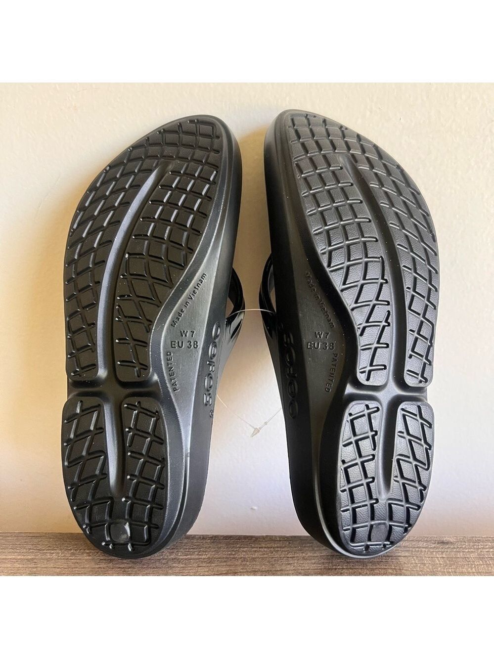 Oofos OOLaLa Women's Black Recovery Sandal Size 7 - Picture 7 of 8